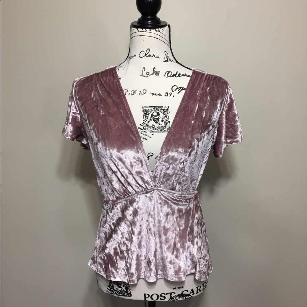 Lulu’s • crushes velvet • wrap top • pink